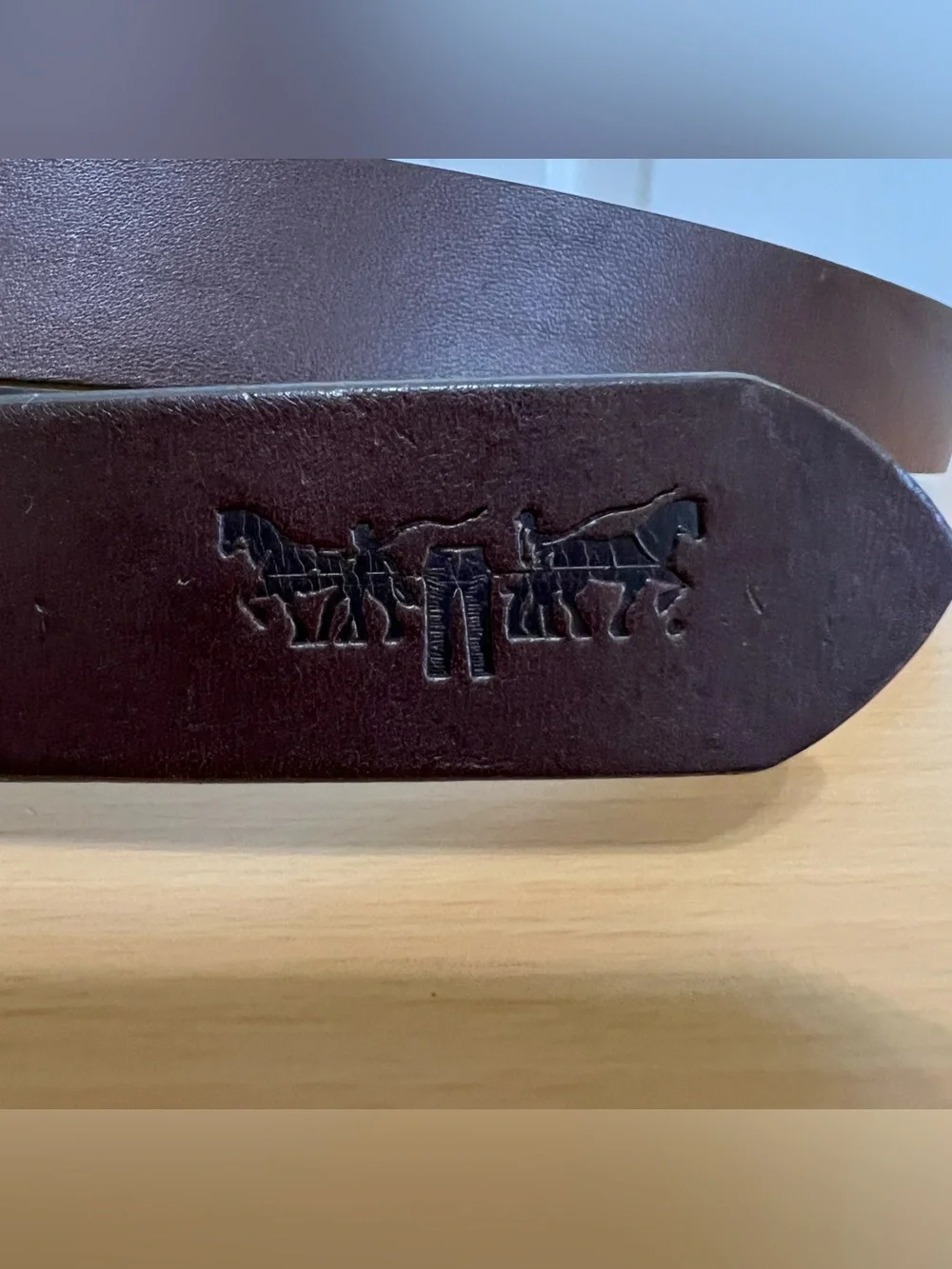 Levi’s Dark Brown Full Grain Leather Belt Brass Buckle Embossed Logo Sz 44 Italy